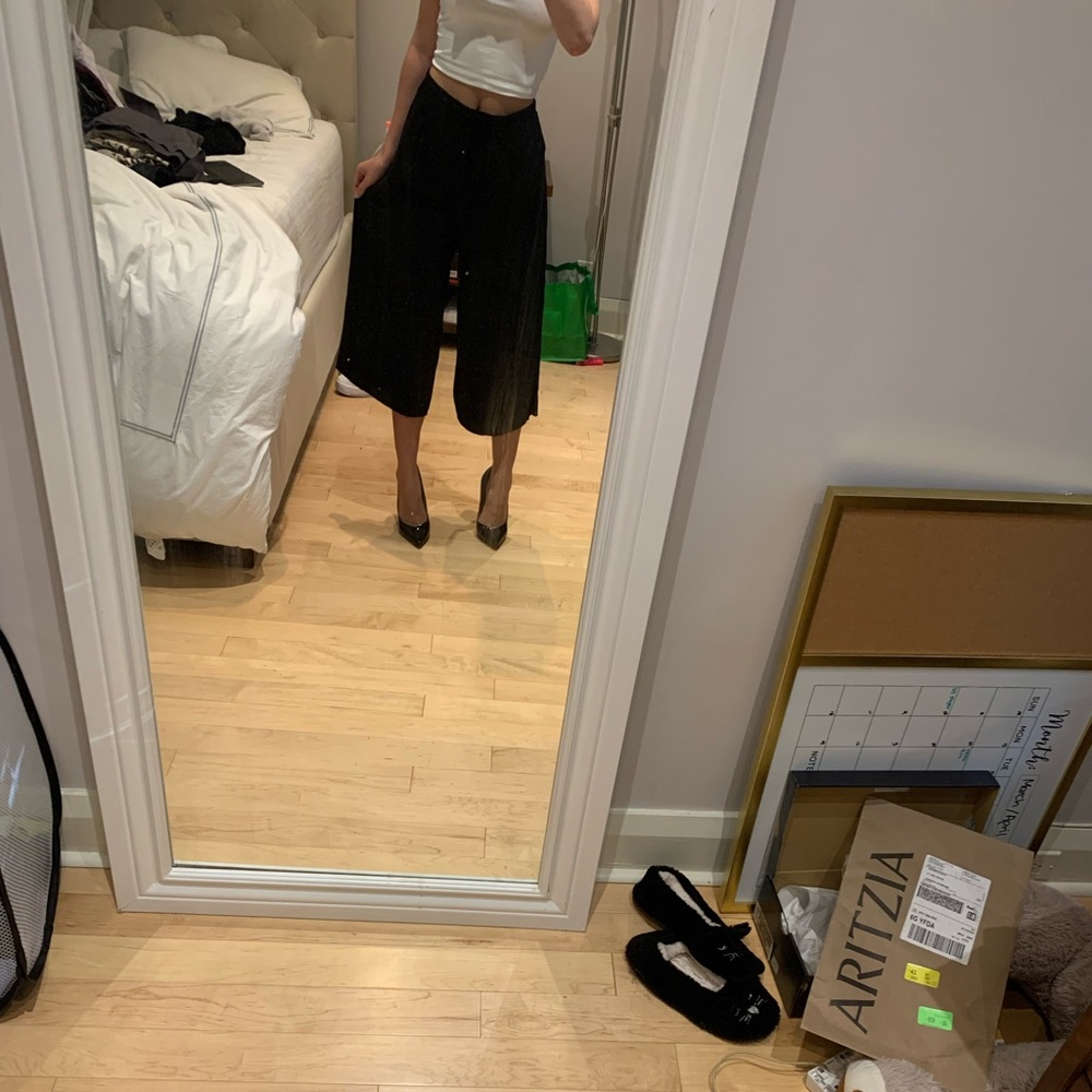Babaton wide leg pants cropped in black. Worn once to model